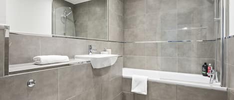 Appartement, salle de bain privée | Salle de bain