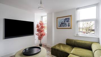 Apartment, Private Bathroom | Lounge