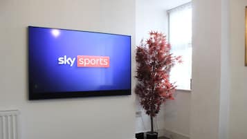 Apartment, Private Bathroom | Lounge