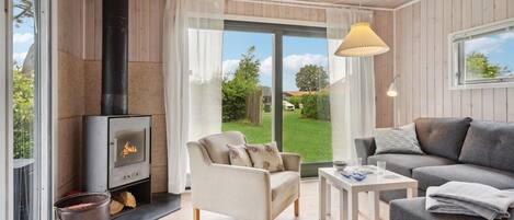 Pejs, dvd-afspiller, stereoanlæg