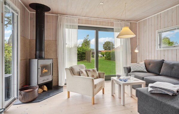 TV, fireplace, DVD player, stereo