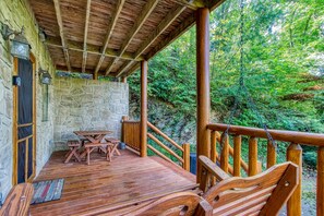Outdoor dining - Star Gazer WIFI, Pool Table, $560 FREE tickets each paid day (Sevierville)