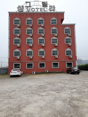 Front of property - Shangri-La (Chungju)