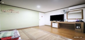 Quarto empresarial | Banheiro | Produtos de toalete grátis, secador de cabelo, toalhas de banho