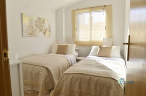 2 chambres, fer et planche à repasser, Wi-Fi gratuit, draps fournis