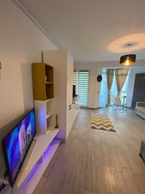 Family Studio | Living area | 140-cm Smart TV with cable channels, TV