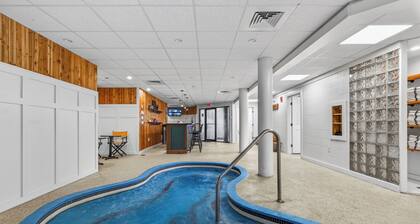 Pinnacle F01 Fully remodeled unit. The property also offers shuttle to the slopes everyday of the week.