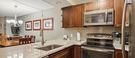 Fridge, microwave, stovetop, dishwasher