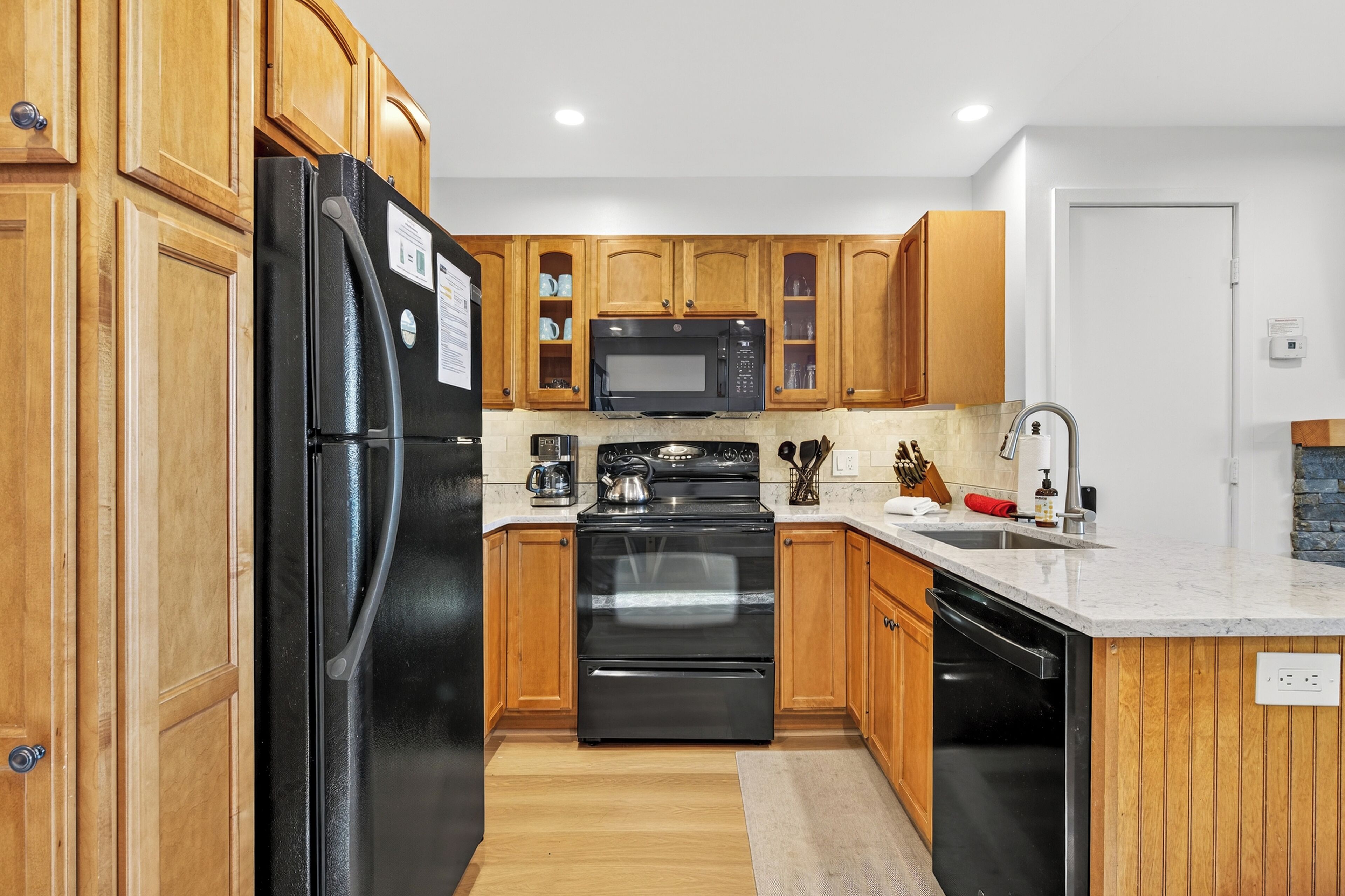 Fridge, microwave, stovetop, dishwasher