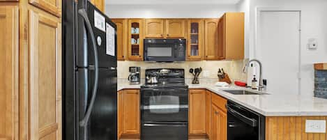 Refrigerador, microondas, parrilla de estufa y lavavajillas