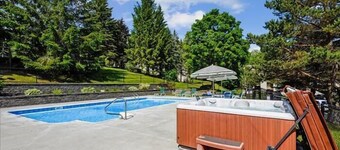 New kitchen with stainless appliances & granite. Daily winter shuttle. Summer pool, hot tub, and tennis courts. Close to Golf and hiking