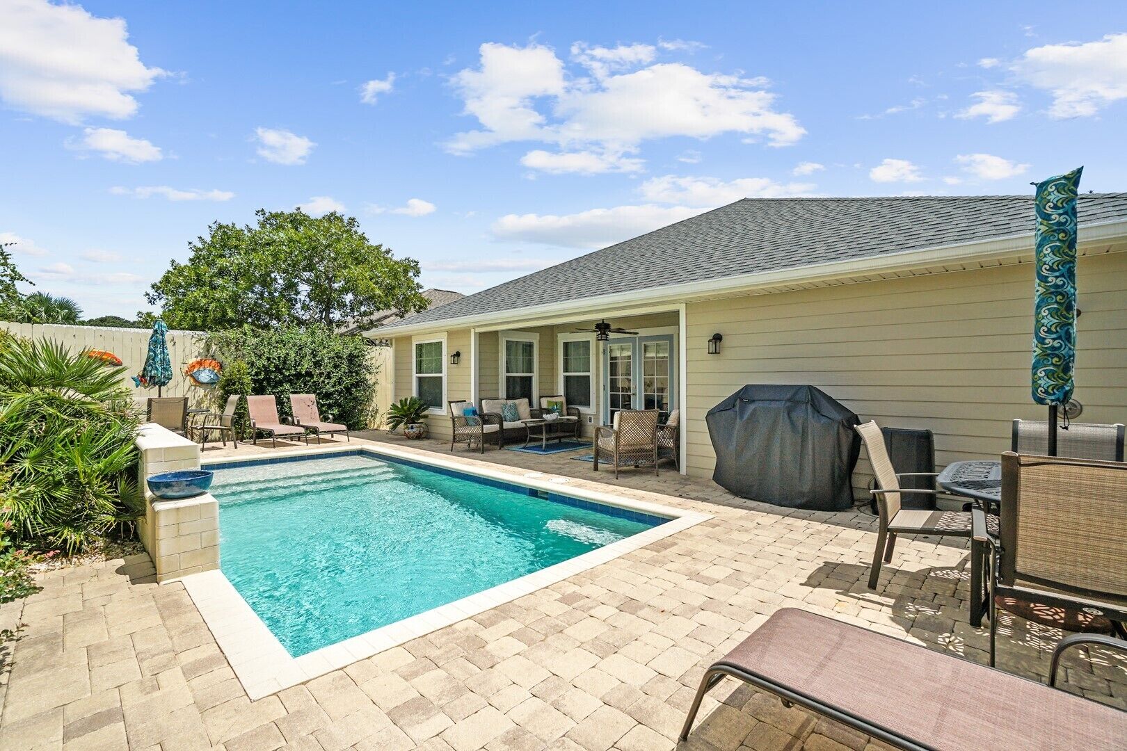 Paradise on Palm PET FRIENDLY Beach House - Private Pool - Family Friendly FUN!