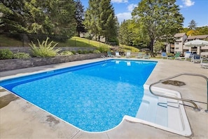 Pool - Pinnacle F11 Condo | Pool, Hot Tub | Golf Nearby (Killington)