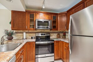 Refrigerador, microondas, parrilla de estufa y lavavajillas 