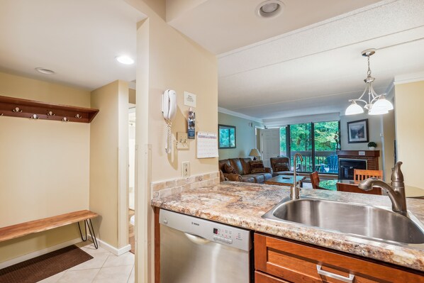 Refrigerador, microondas, parrilla de estufa y lavavajillas 