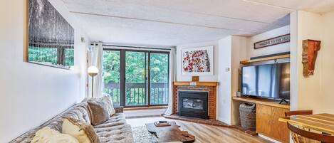 Televisio, takka, DVD-soitin