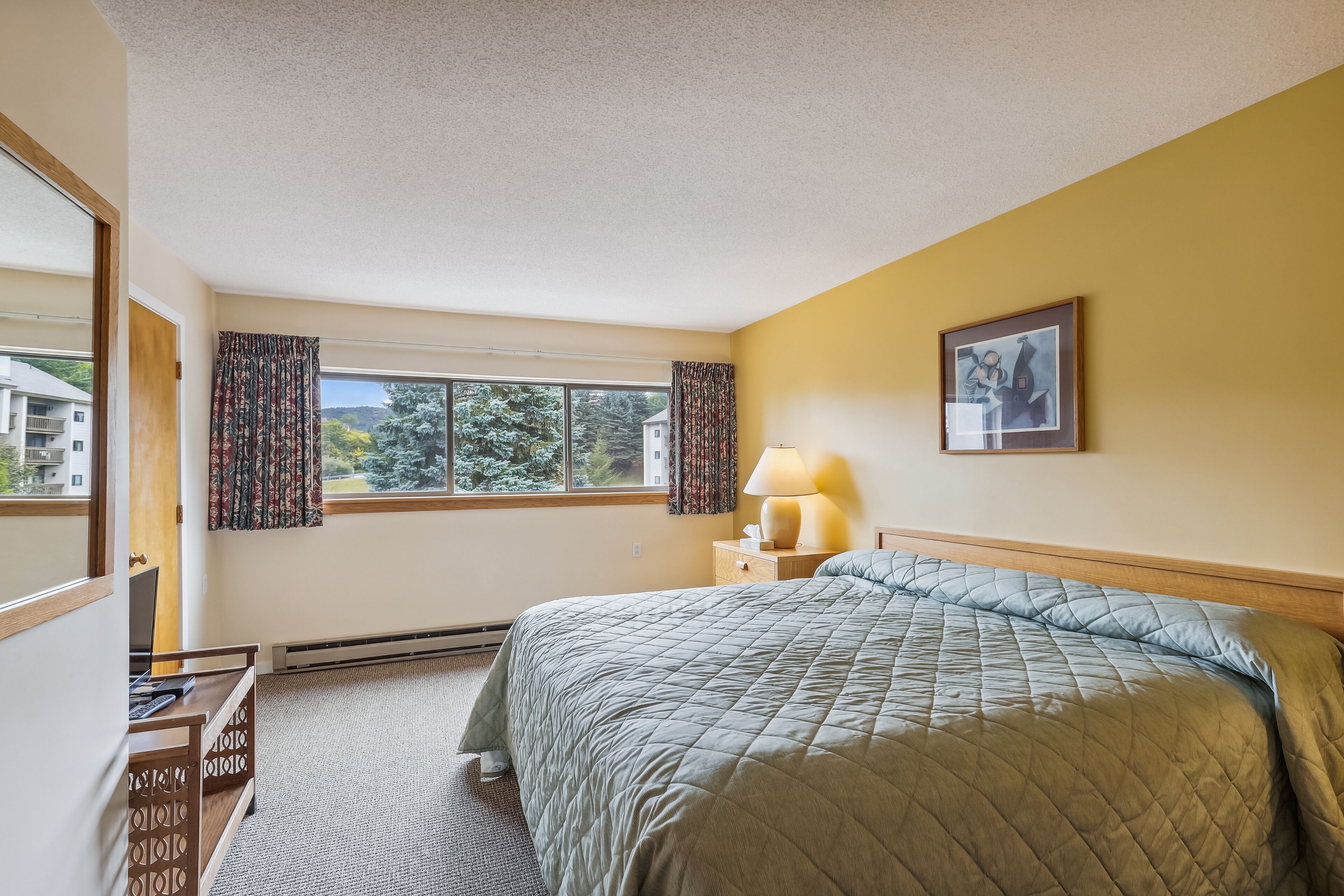 3 bedrooms, internet, bed sheets