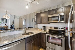 Fridge, microwave, stovetop, dishwasher