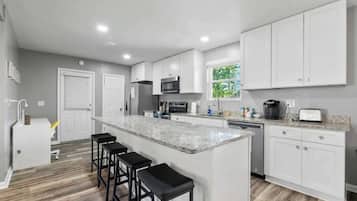 Fridge, coffee/tea maker