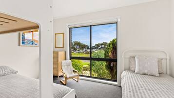 3 bedrooms, iron/ironing board, travel crib, internet