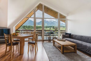 Suite, 1 Queen-Bett, Nichtraucher, Balkon (with Sofabed)
