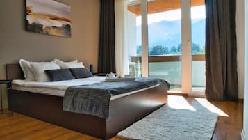 Appartement Standard, 1 grand lit, non-fumeurs, balcon (with Sofabed) | Fer et planche Ă repasser, Wi-Fi gratuit, draps fournis
