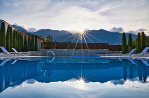 Seasonal outdoor pool - Local Stay Hotel, BW Signature Collection (Razlog)