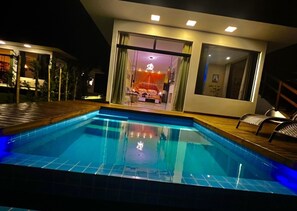室外游泳池