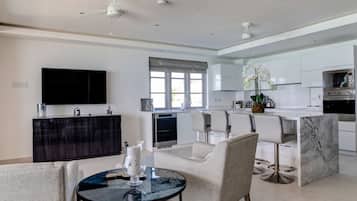 Apartment, 5 Bedrooms | Private kitchen | Fridge, microwave, oven, dishwasher