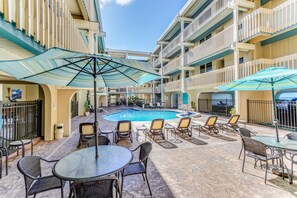 Pool - Absolute Oceanfront, gorgeous 2 BR 2 BATH with AC (Kailua-Kona)