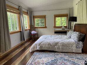 3 chambres, fer et planche à repasser, Wi-Fi, draps fournis