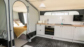 2 bedrooms, individually decorated, individually furnished, free WiFi