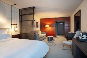 In-room safe, desk, laptop workspace, blackout drapes - Scandic Nürnberg Central (Nuremberg)