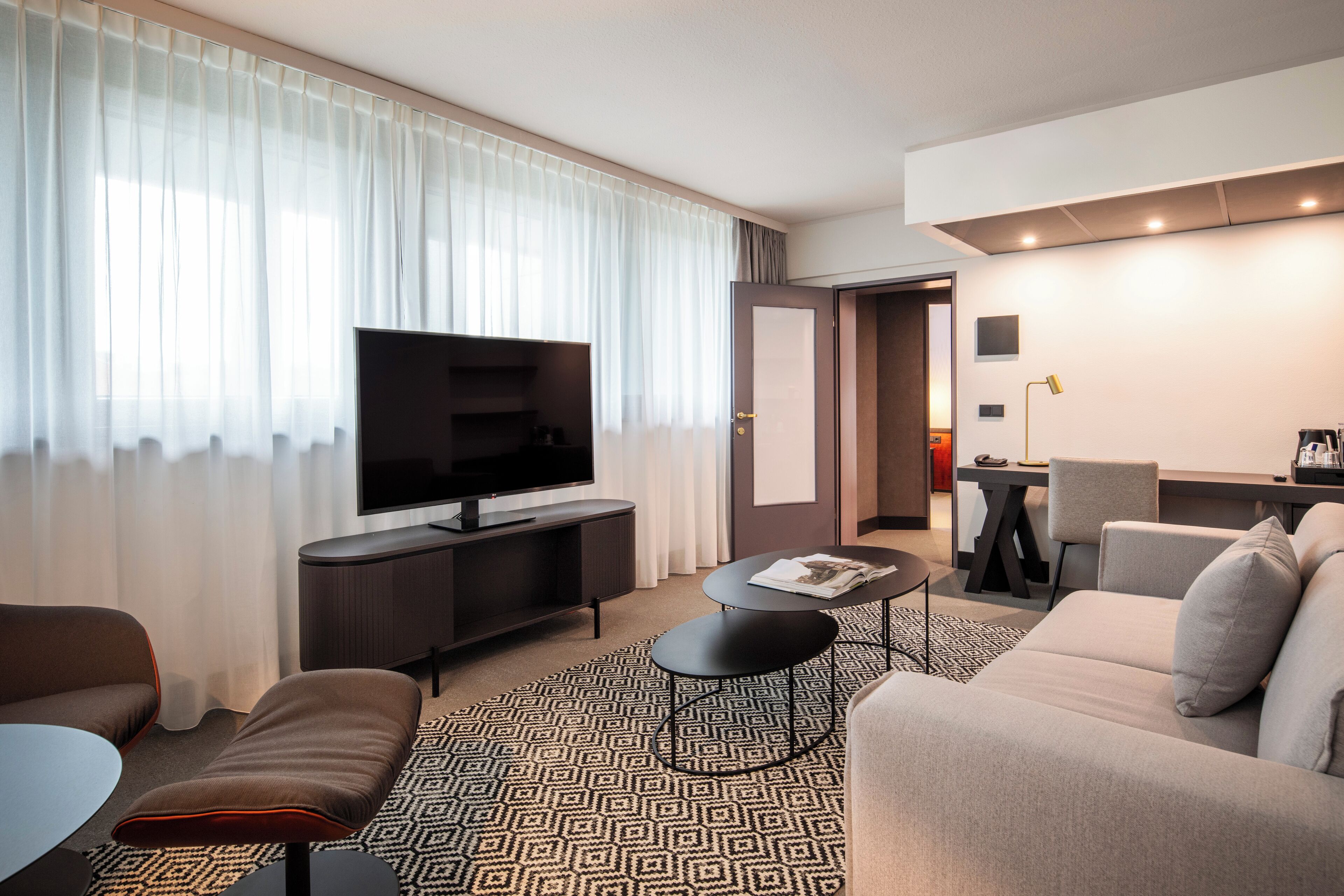 Televisi layar datar 20-inci dengan saluran TV digital