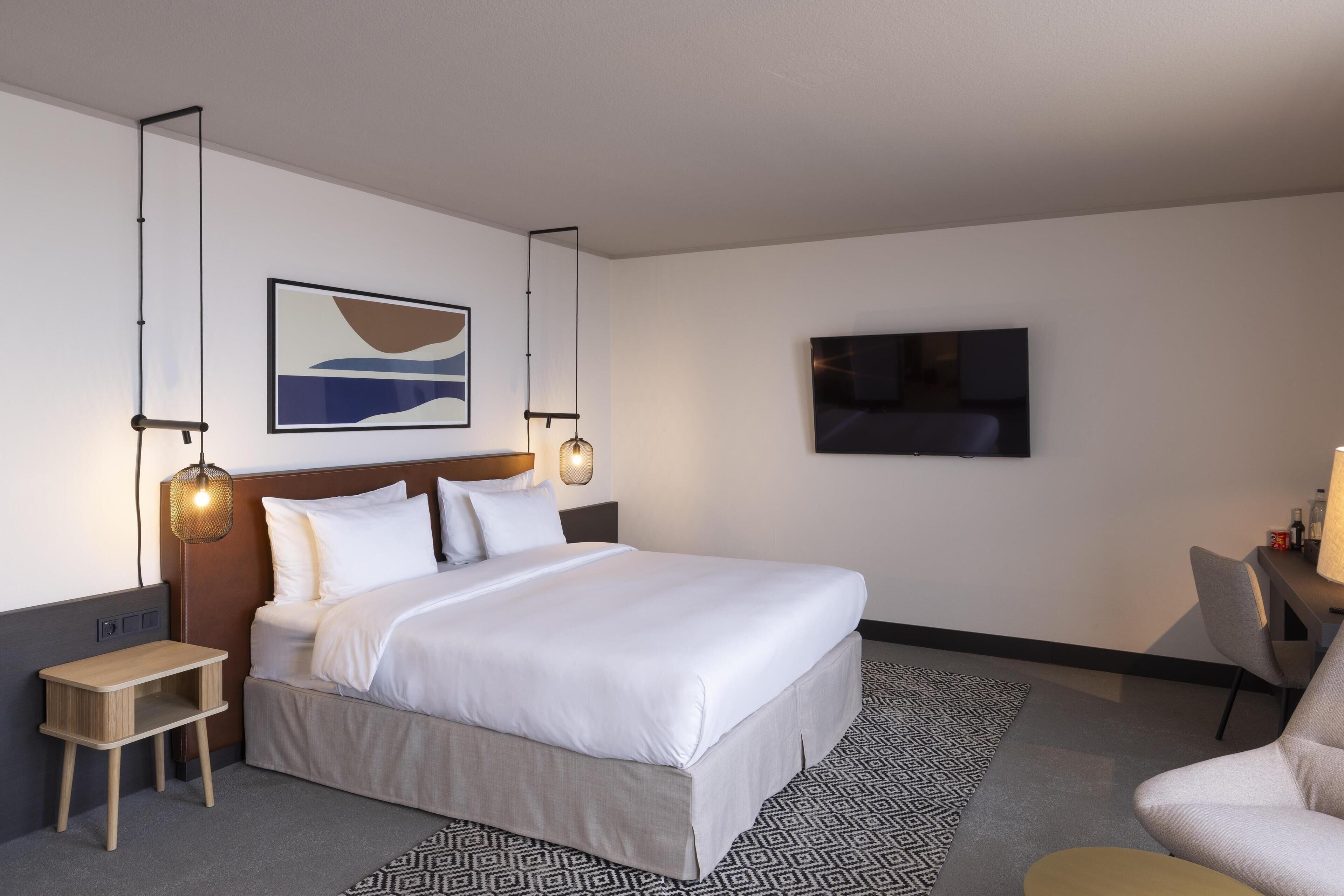 Junior Suite, 1 King Bed with Sofa bed, Balcony, City View | In-room safe, desk, laptop workspace, blackout drapes