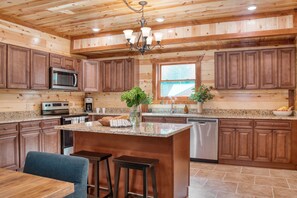Fridge, oven, stovetop, coffee/tea maker