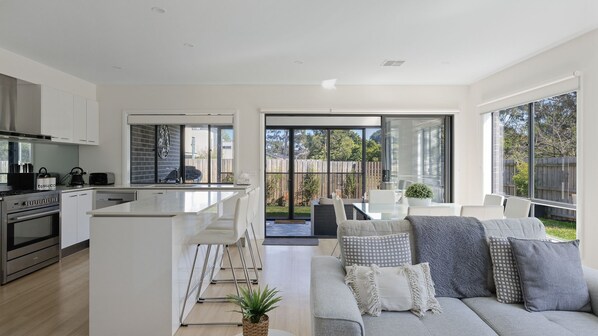 Living area - Ocean Breeze on Douglas (Cowes)