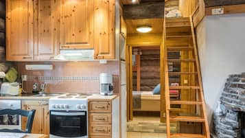 Fridge, microwave, dishwasher, cookware/dishes/utensils