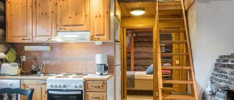 Fridge, microwave, dishwasher, cookware/dishes/utensils