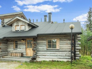 A log cabin with a sloped roof, a front porch, and a chimney. - Lauri 2 by Interhome (Kittilä)