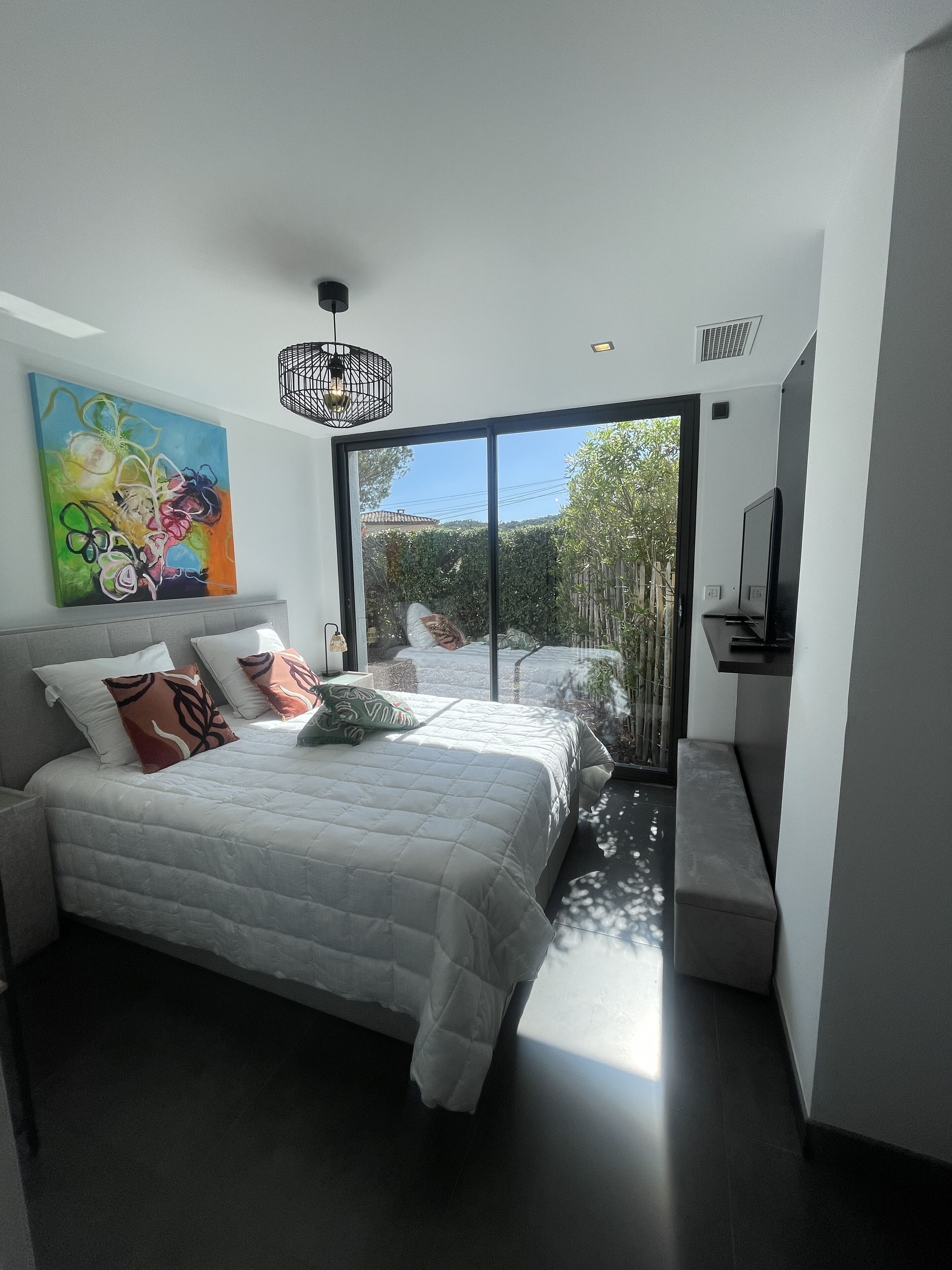 4 bedrooms, iron/ironing board, free WiFi, bed sheets