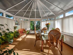 Dining - Sullivan by Interhome (Drumnadrochit)