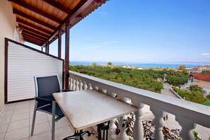 Property grounds - Studio 'Zante View Family 2' with Sea View, Shared Pool and Wi-Fi (Tsilivi)