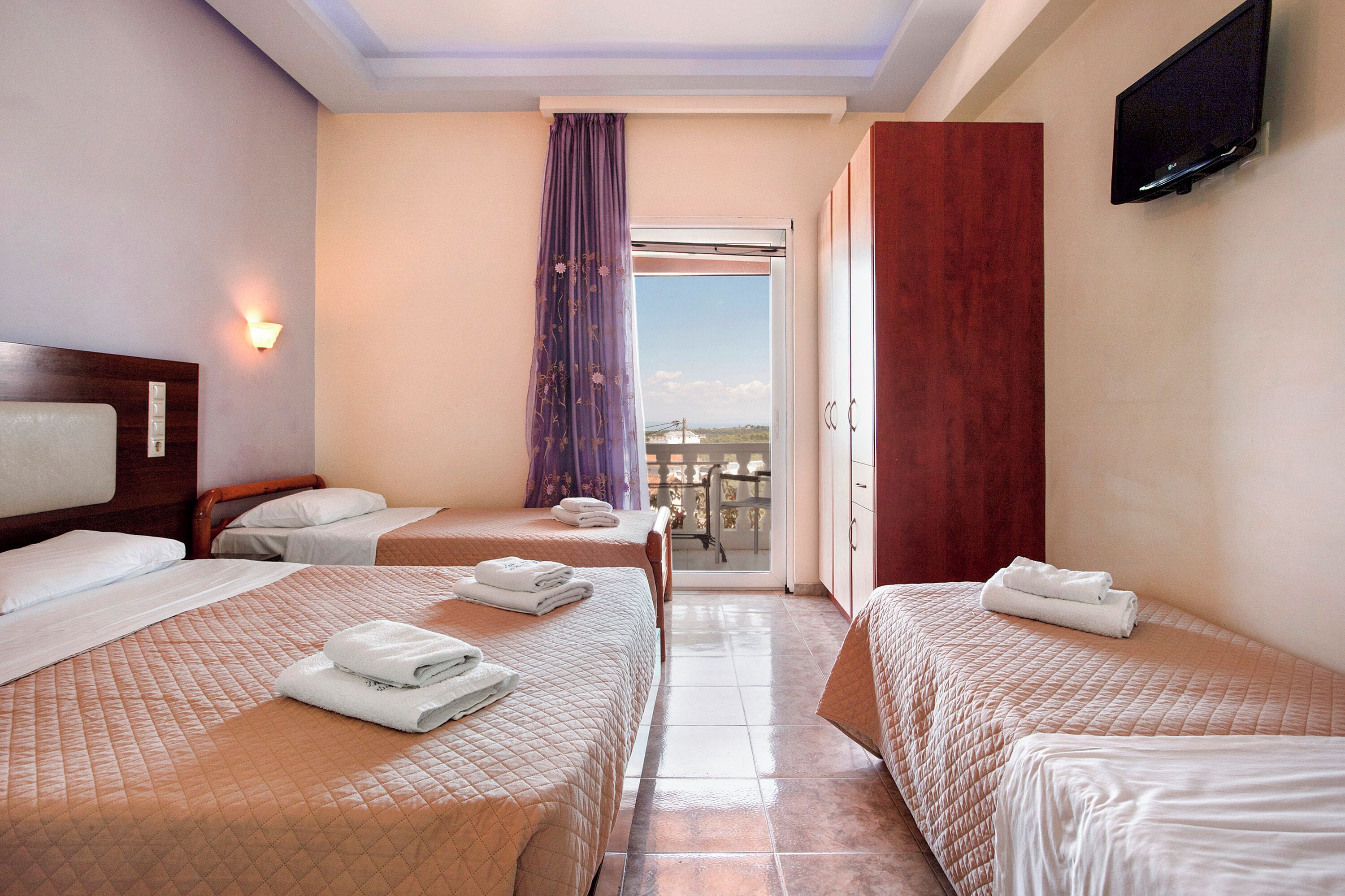 1 habitación, tabla de planchar con plancha, wifi gratis y ropa de cama 