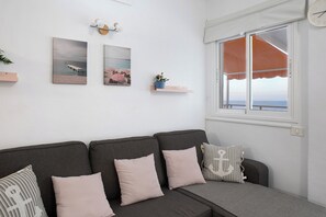 TV - Apartment 'Vista Al Paraíso' with Sea View, Private Terraces & Wi-Fi (El Pris)