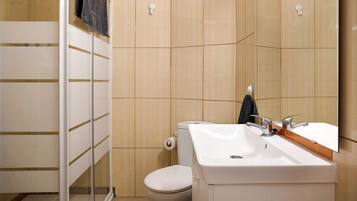 Douche, sèche-cheveux, serviettes fournies