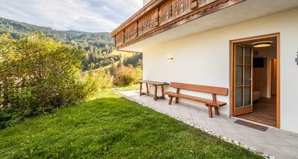 Ferienwohnung "Parigger Apt Enzian" mit Bergblick, Gemeinschaftsgarten und WLAN