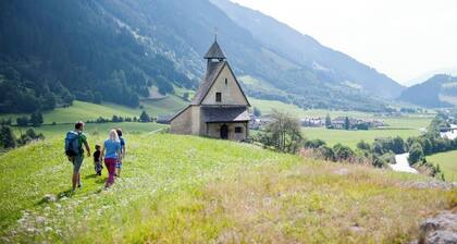 Ferienwohnung "Parigger Apt Lavendel" mit Bergblick, Gemeinschaftsgarten und WLAN