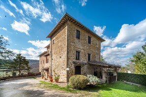 Exterior - Apartment 'Glicine ad Antico Casale '700' with Shared Pool & Wi-Fi (Umbertide)