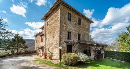 Apartment 'Glicine ad Antico Casale '700' with Shared Pool & Wi-Fi